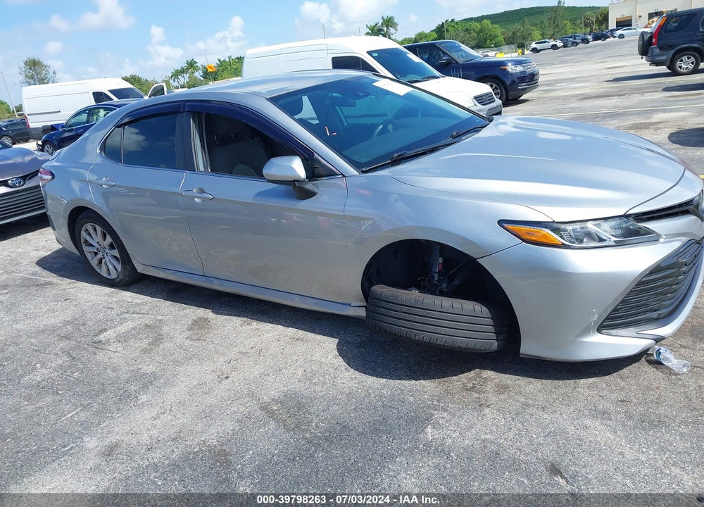 2019 TOYOTA CAMRY LE VIN: 4T1B11HK4KU752681