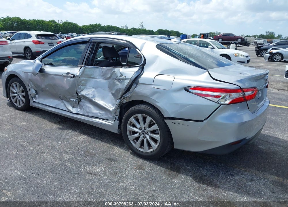 2019 TOYOTA CAMRY LE VIN: 4T1B11HK4KU752681