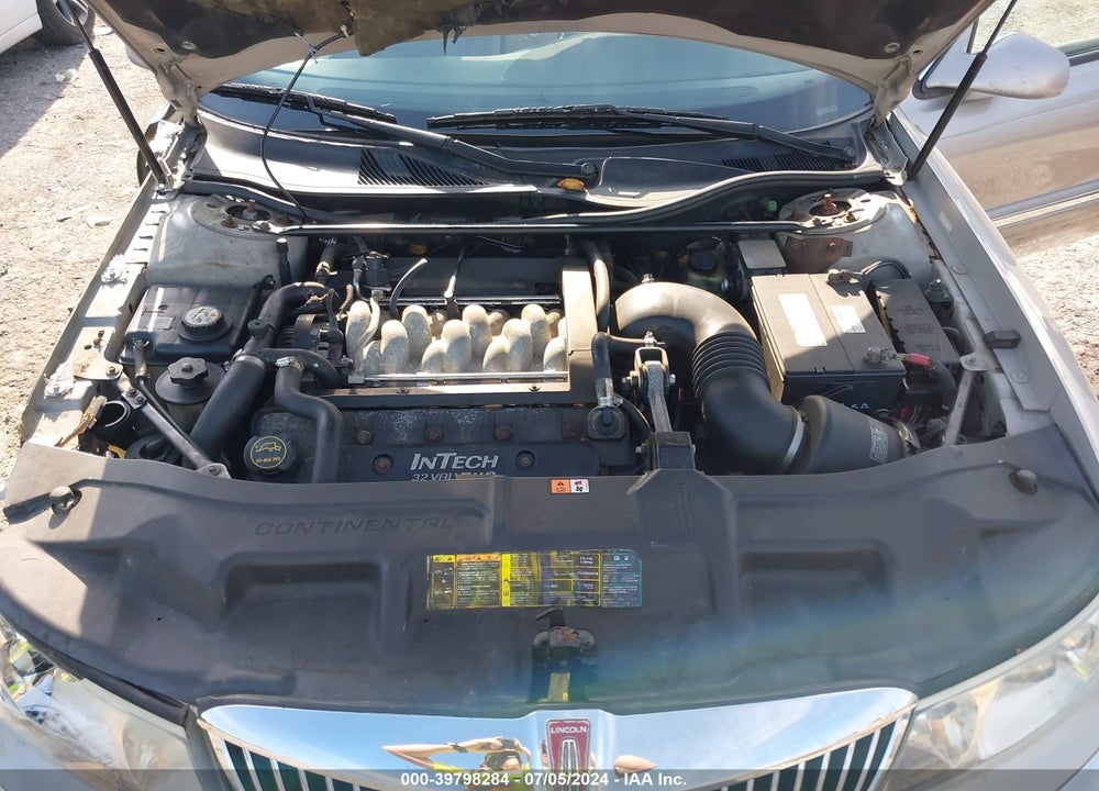 2002 LINCOLN CONTINENTAL VIN: 1LNHM97V52Y606679