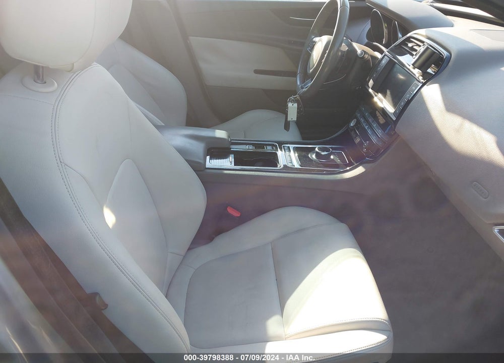 2018 JAGUAR XE 25T PREMIUM VIN: SAJAD4FXXJCP38233