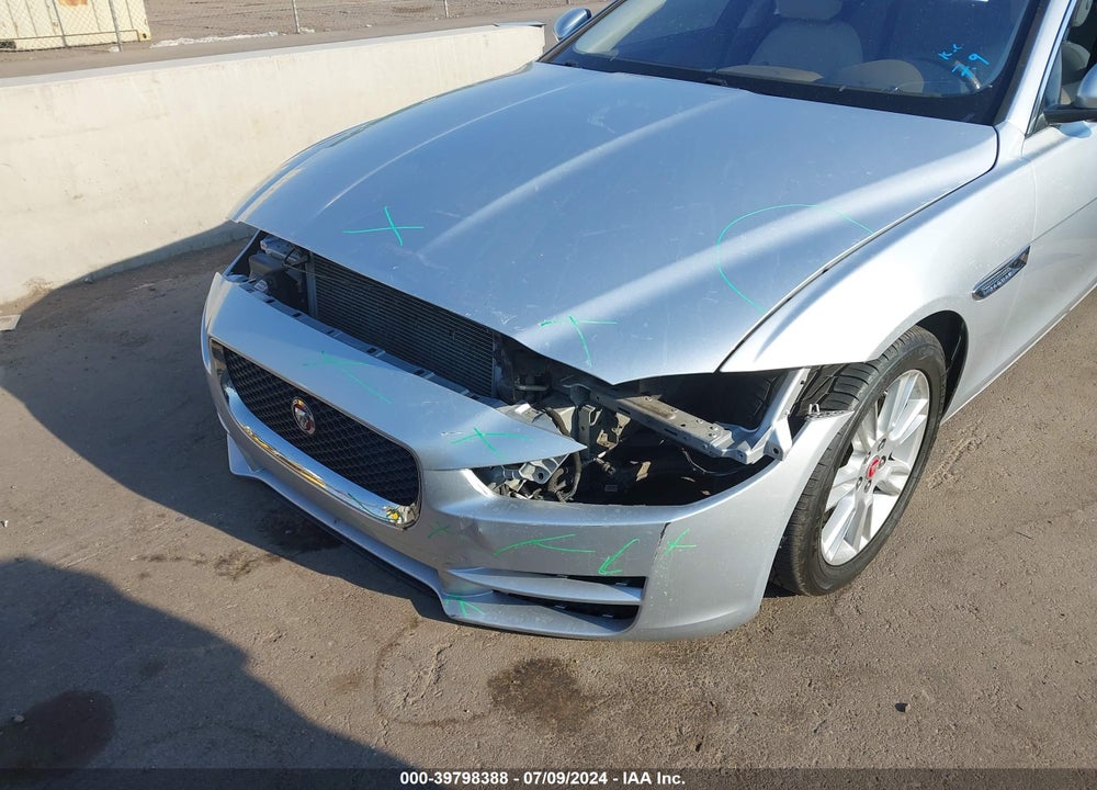 2018 JAGUAR XE 25T PREMIUM VIN: SAJAD4FXXJCP38233