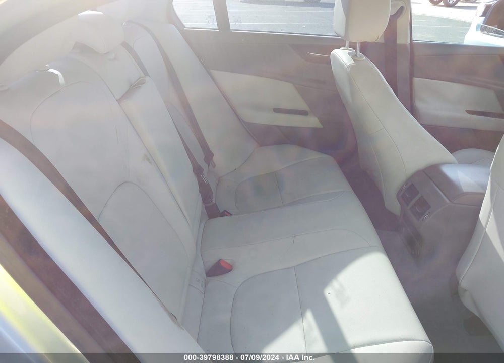2018 JAGUAR XE 25T PREMIUM VIN: SAJAD4FXXJCP38233