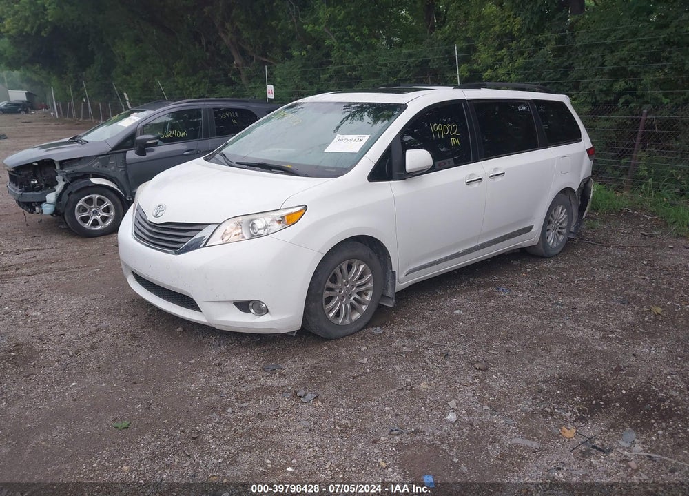2013 TOYOTA SIENNA XLE V6 8 PASSENGER VIN: 5TDYK3DCXDS340522