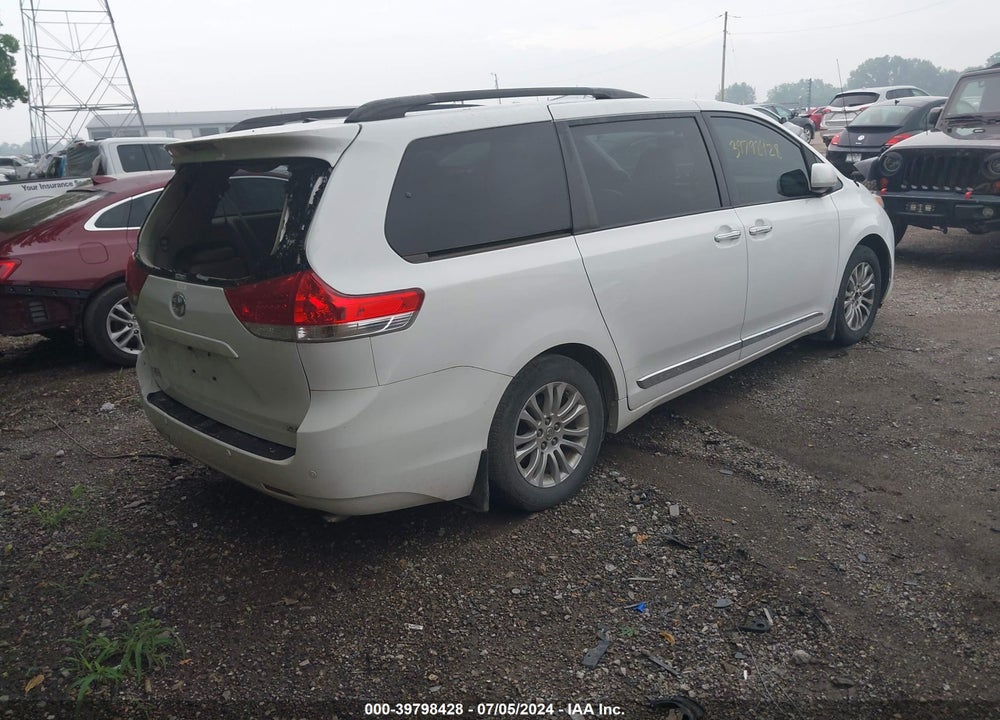 2013 TOYOTA SIENNA XLE V6 8 PASSENGER VIN: 5TDYK3DCXDS340522