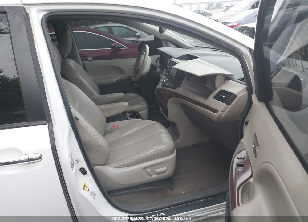 2013 TOYOTA SIENNA XLE V6 8 PASSENGER VIN: 5TDYK3DCXDS340522