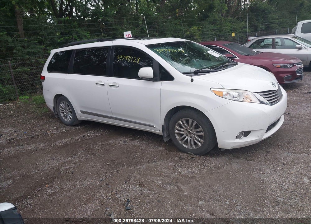 2013 TOYOTA SIENNA XLE V6 8 PASSENGER VIN: 5TDYK3DCXDS340522