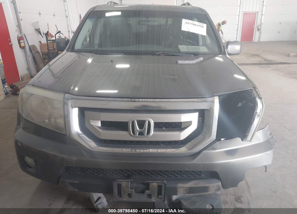 2011 HONDA PILOT EX VIN: 5FNYF4H47BB001554