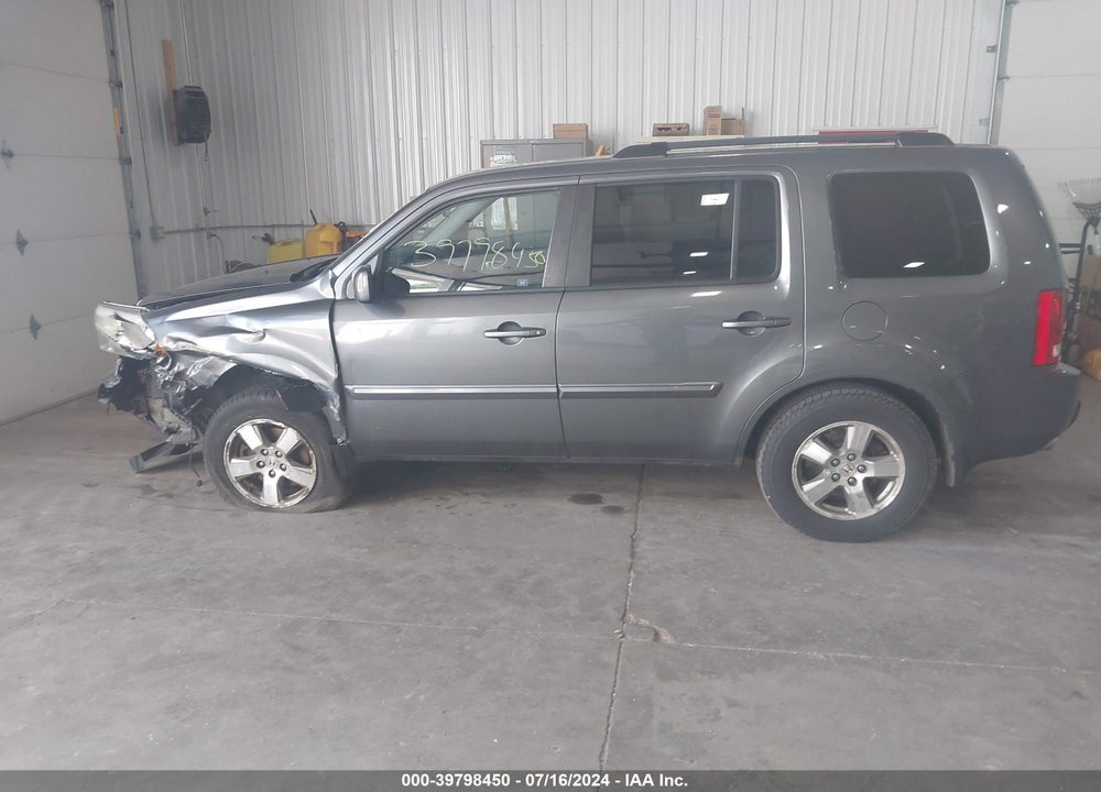 2011 HONDA PILOT EX VIN: 5FNYF4H47BB001554