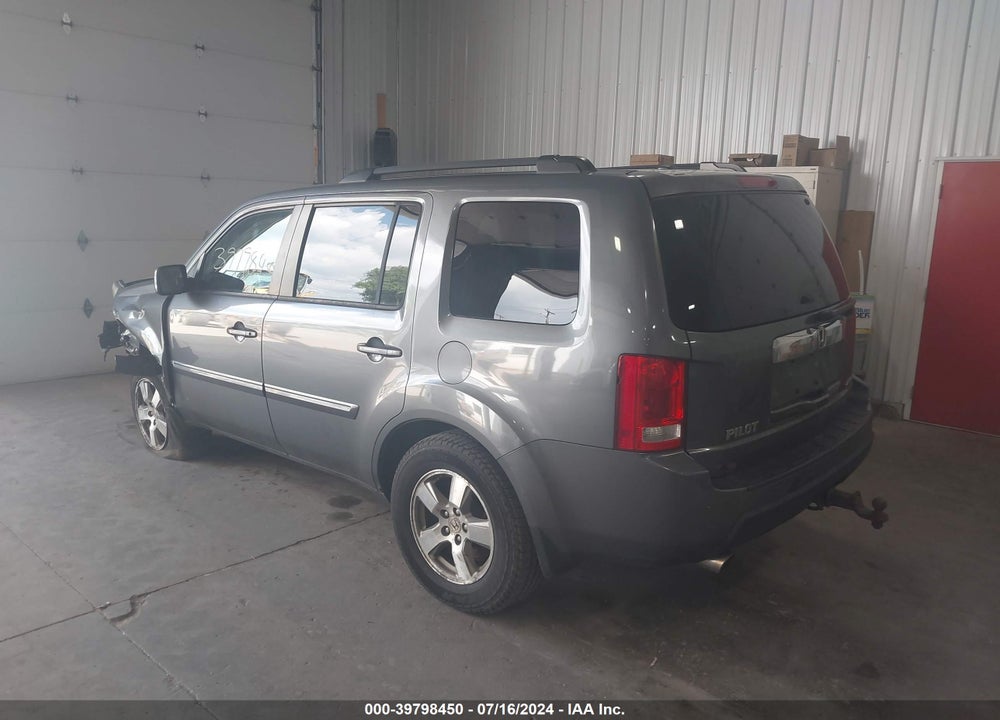 2011 HONDA PILOT EX VIN: 5FNYF4H47BB001554