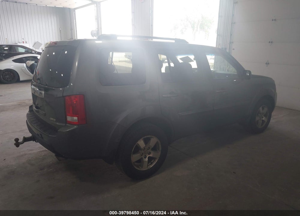 2011 HONDA PILOT EX VIN: 5FNYF4H47BB001554