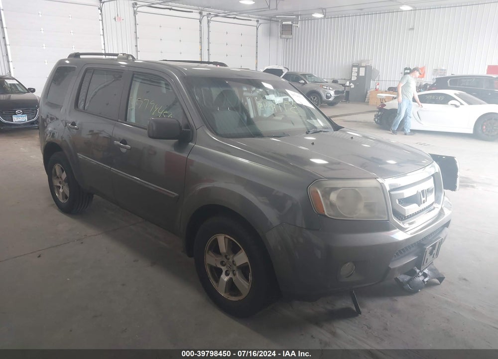 2011 HONDA PILOT EX VIN: 5FNYF4H47BB001554
