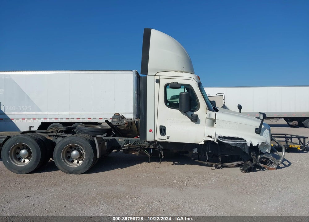 2016 FREIGHTLINER CASCADIA 125 VIN: 3AKJGEDV5GSGV3564