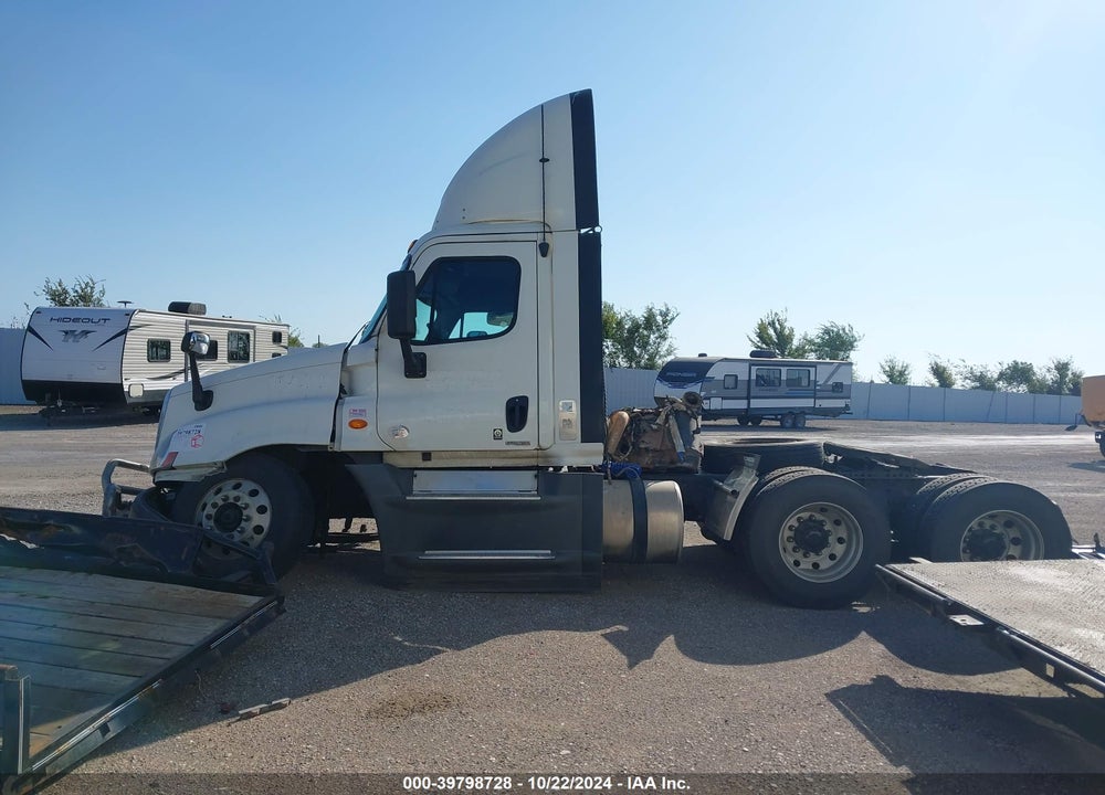 2016 FREIGHTLINER CASCADIA 125 VIN: 3AKJGEDV5GSGV3564