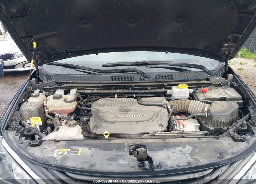 2018 CHRYSLER PACIFICA HYBRID TOURING L VIN: 2C4RC1L7XJR183458