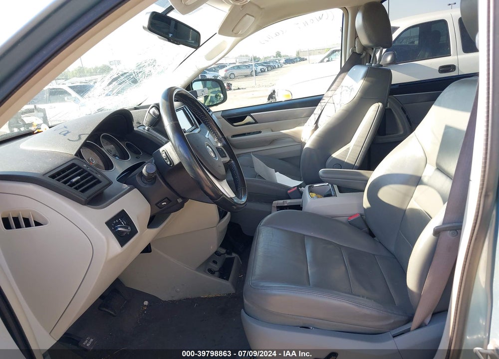 2009 VOLKSWAGEN ROUTAN SEL PREMIUM VIN: 2V8HW64X99R564300
