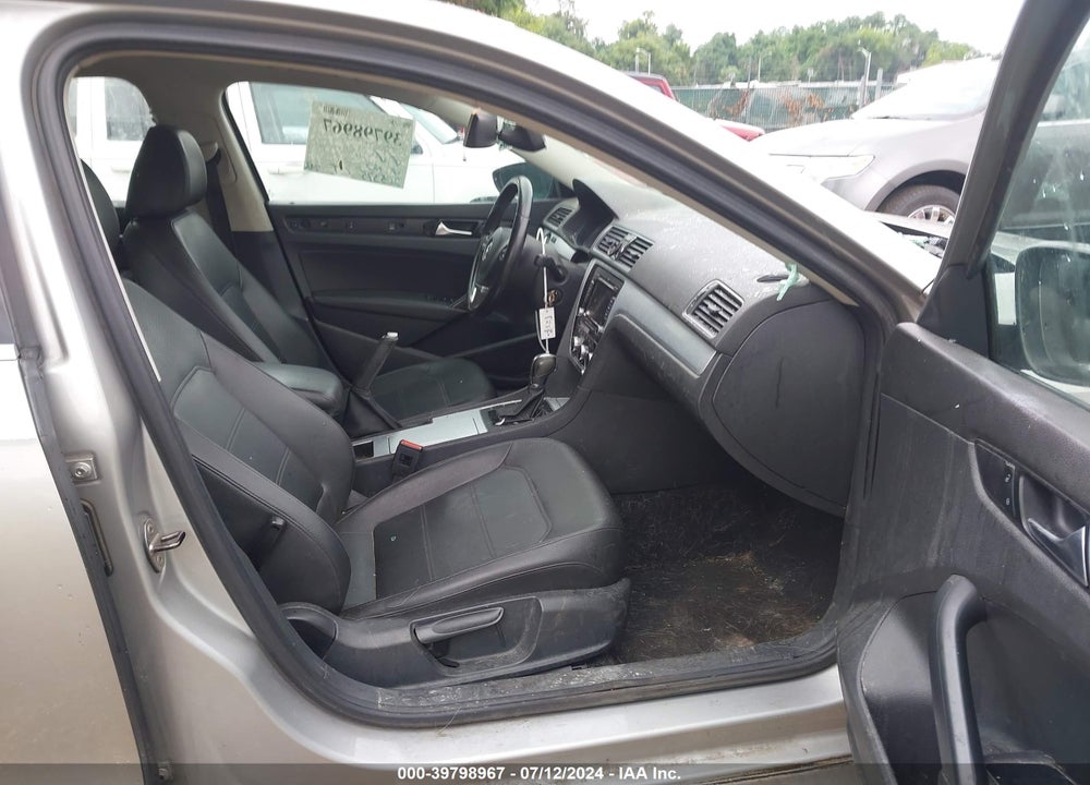 2012 VOLKSWAGEN PASSAT 2.5L SE VIN: 1VWBP7A3XCC030385