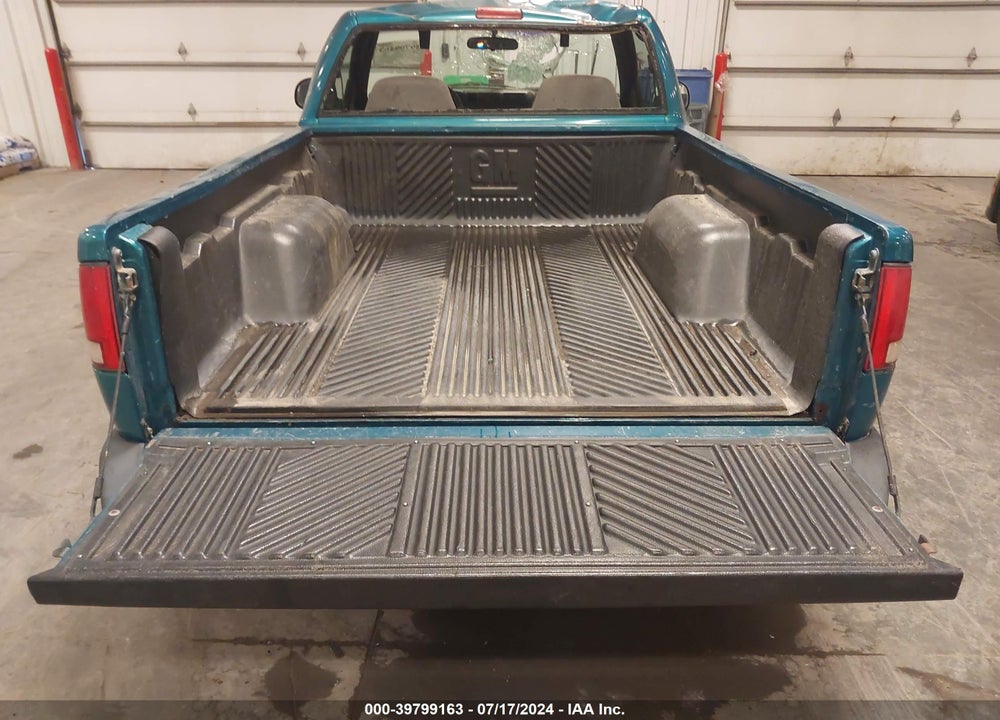 1994 CHEVROLET S TRUCK S10 VIN: 1GCCS1442R8236383