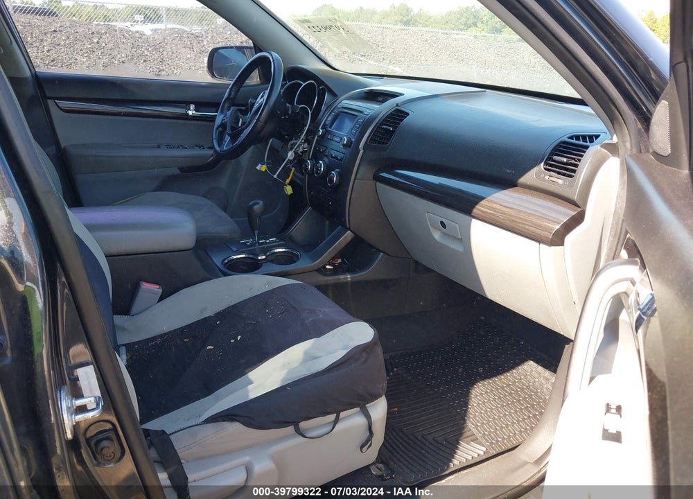 2013 KIA SORENTO LX V6 VIN: 5XYKT4A21DG370753