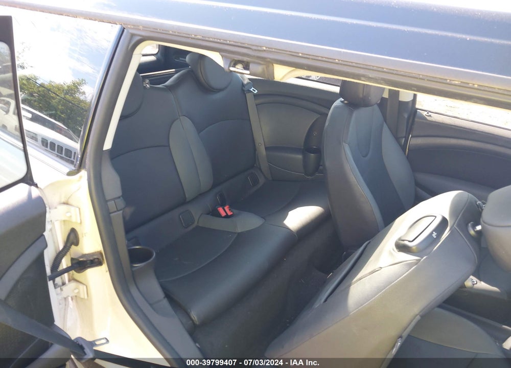 2009 MINI COOPER CLUBMAN VIN: WMWML33579TX33771