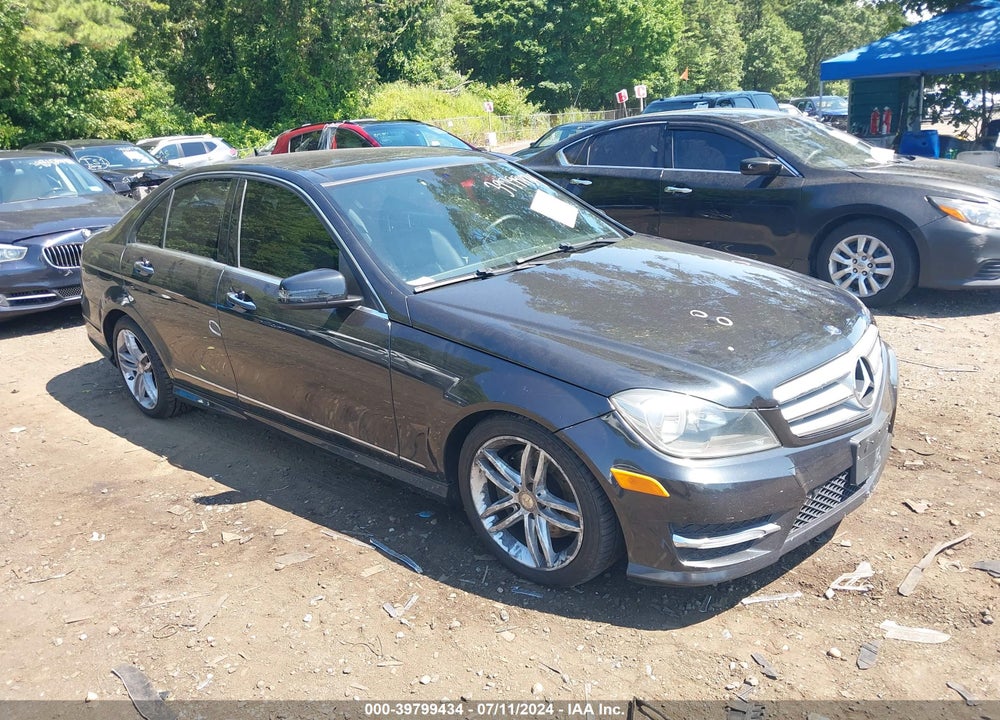 2013 MERCEDES-BENZ C 300 LUXURY 4MATIC/SPORT 4MATIC VIN: WDDGF8AB1DR243867