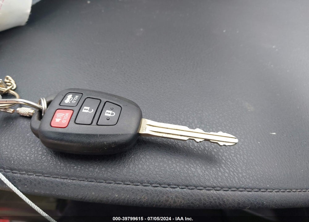 2017 TOYOTA COROLLA LE VIN: 5YFBURHE0HP610595