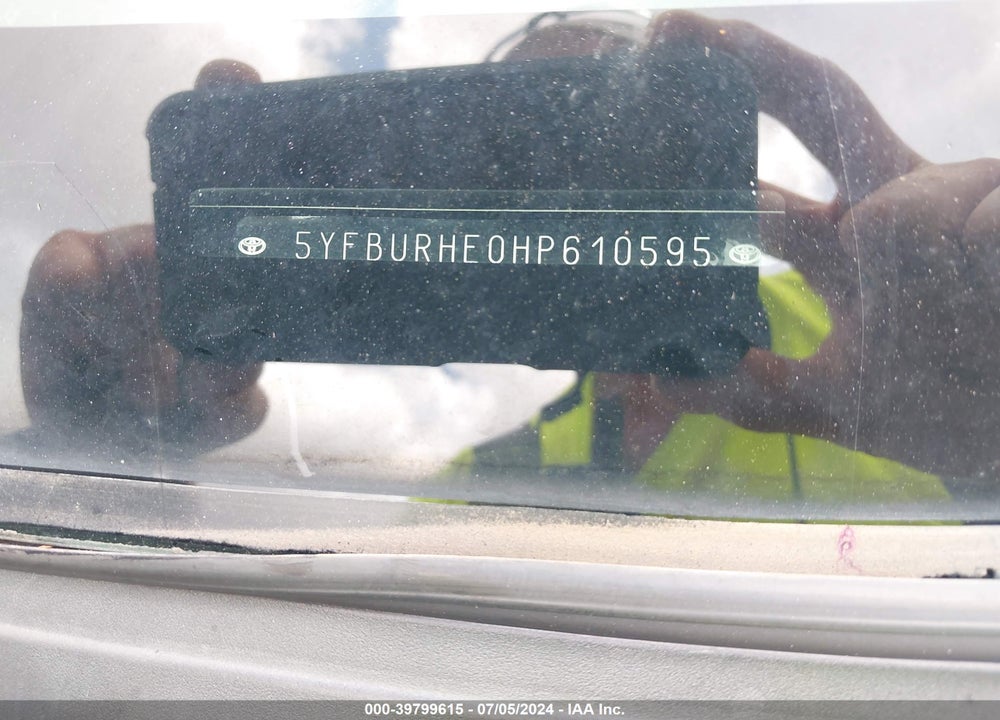 2017 TOYOTA COROLLA LE VIN: 5YFBURHE0HP610595