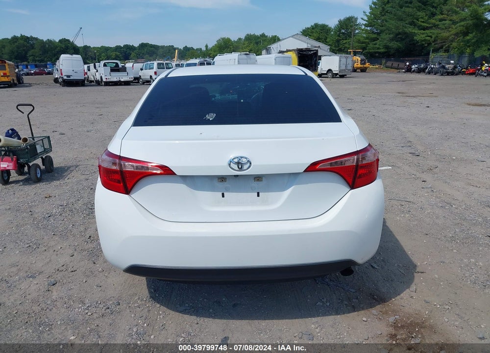 2018 TOYOTA COROLLA LE VIN: 5YFBURHE0JP753567