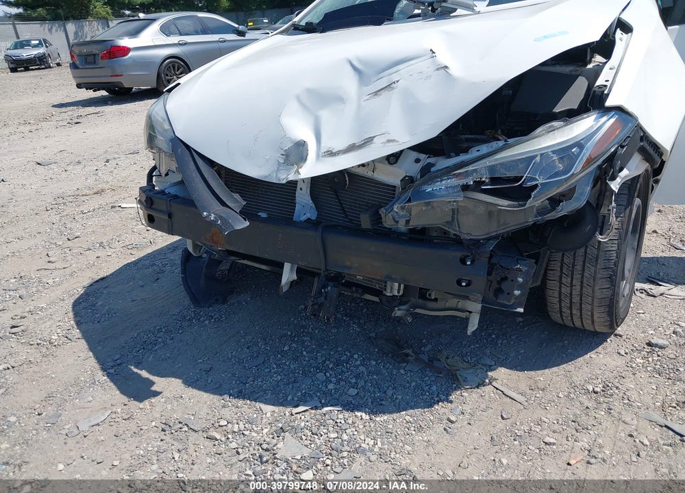 2018 TOYOTA COROLLA LE VIN: 5YFBURHE0JP753567
