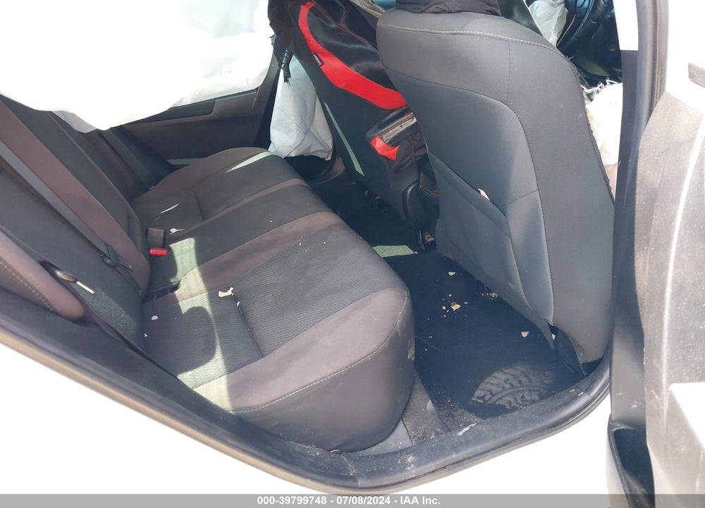 2018 TOYOTA COROLLA LE VIN: 5YFBURHE0JP753567