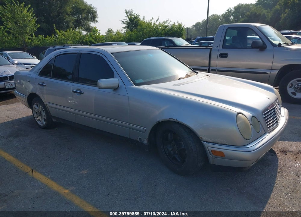 1999 MERCEDES-BENZ E 320 AWD VIN: WDBJF82H8XX023854