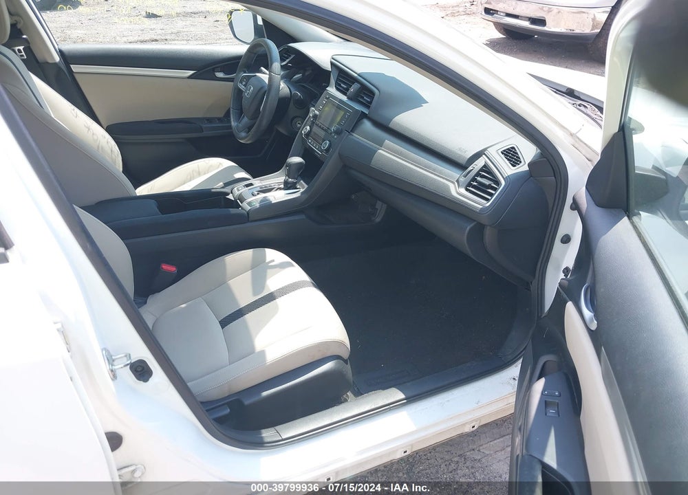 2018 HONDA CIVIC LX VIN: 2HGFC2F52JH570225