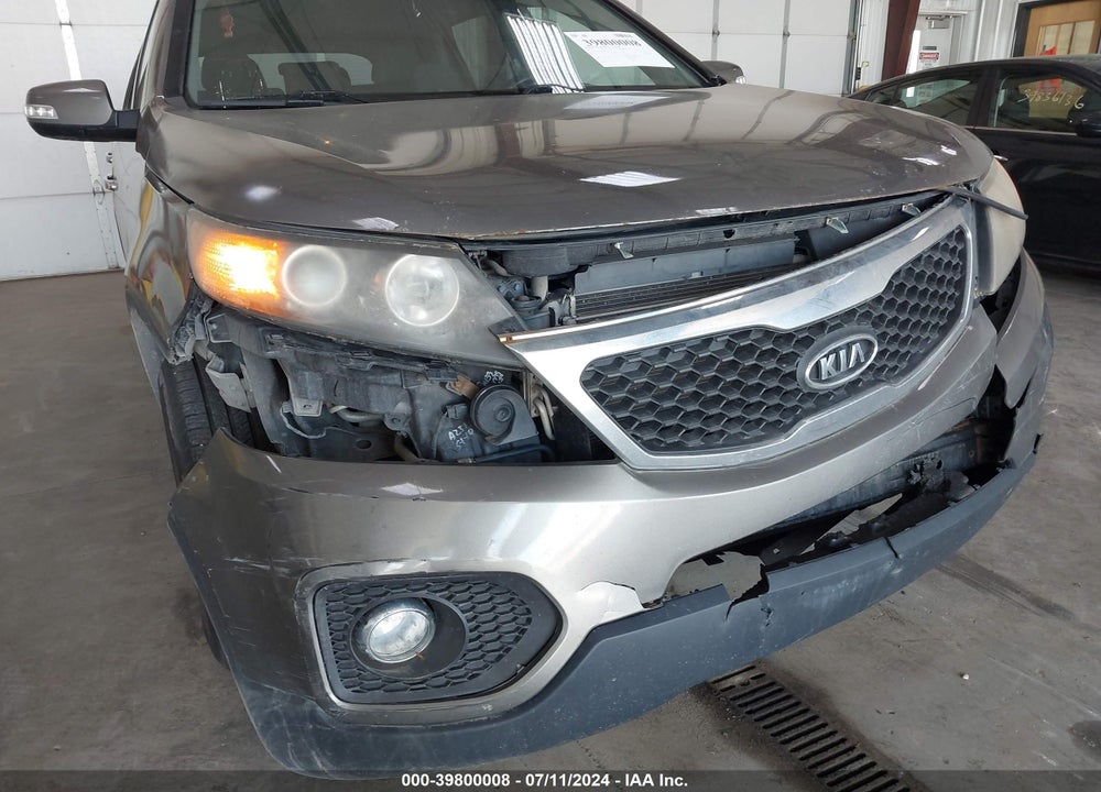 2011 KIA SORENTO LX VIN: 5XYKTDA14BG057619