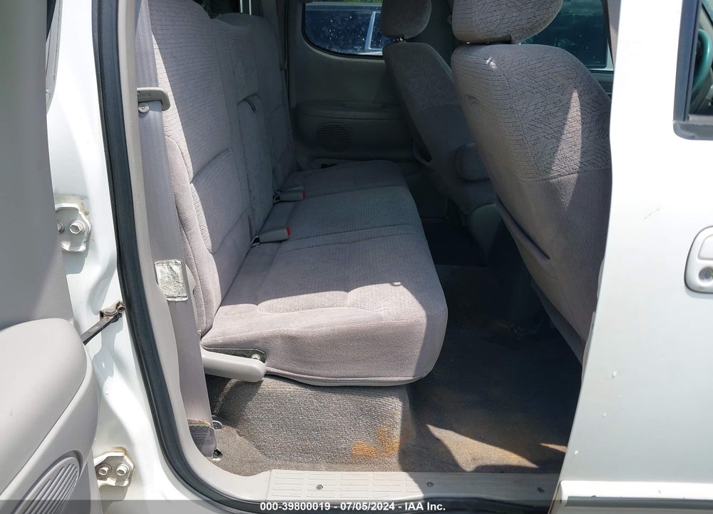 2000 TOYOTA TUNDRA LTD V8 VIN: 5TBRT3816YS024141