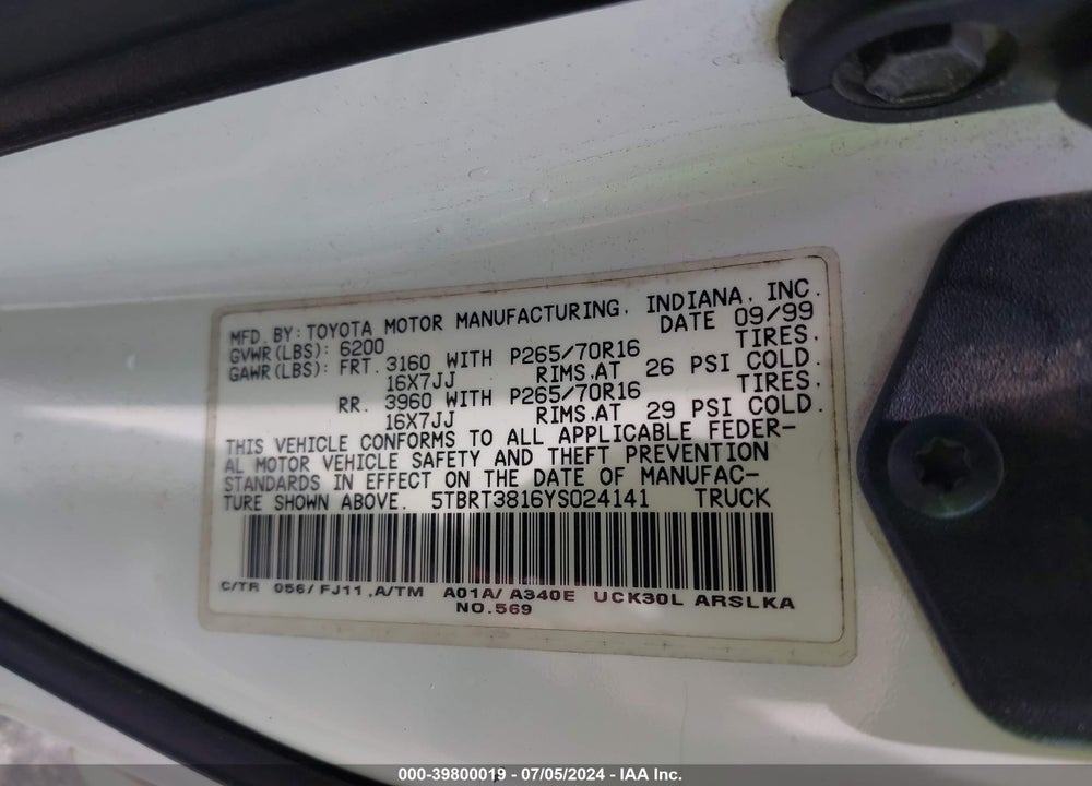 2000 TOYOTA TUNDRA LTD V8 VIN: 5TBRT3816YS024141