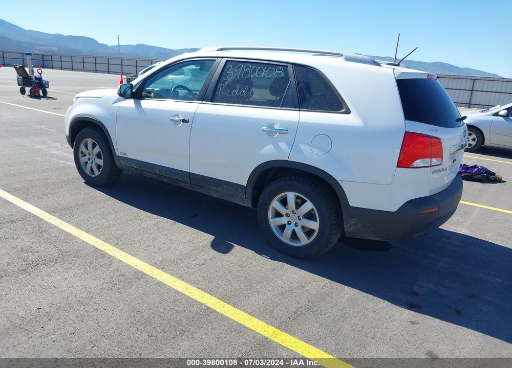 2011 KIA SORENTO LX V6 VIN: 5XYKT4A26BG158542
