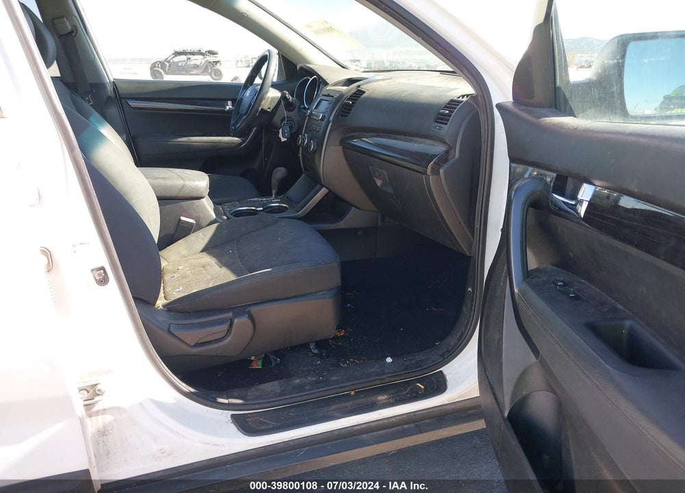 2011 KIA SORENTO LX V6 VIN: 5XYKT4A26BG158542