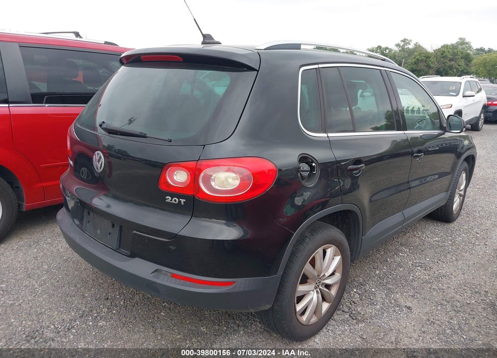 2011 VOLKSWAGEN TIGUAN S/SE/SEL VIN: WVGAV7AX8BW542954