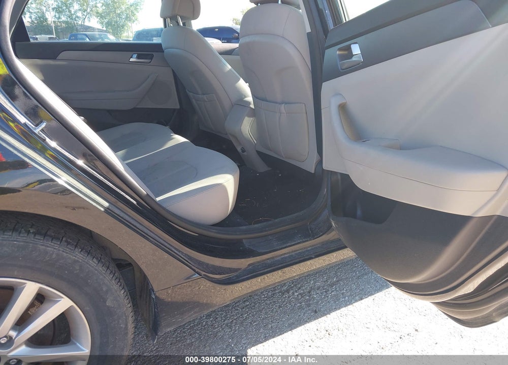 2015 HYUNDAI SONATA SE VIN: 5NPE24AF8FH024097