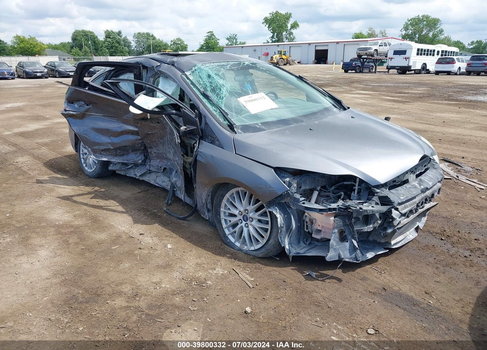 2014 FORD FOCUS TITANIUM VIN: 1FADP3J22EL174517