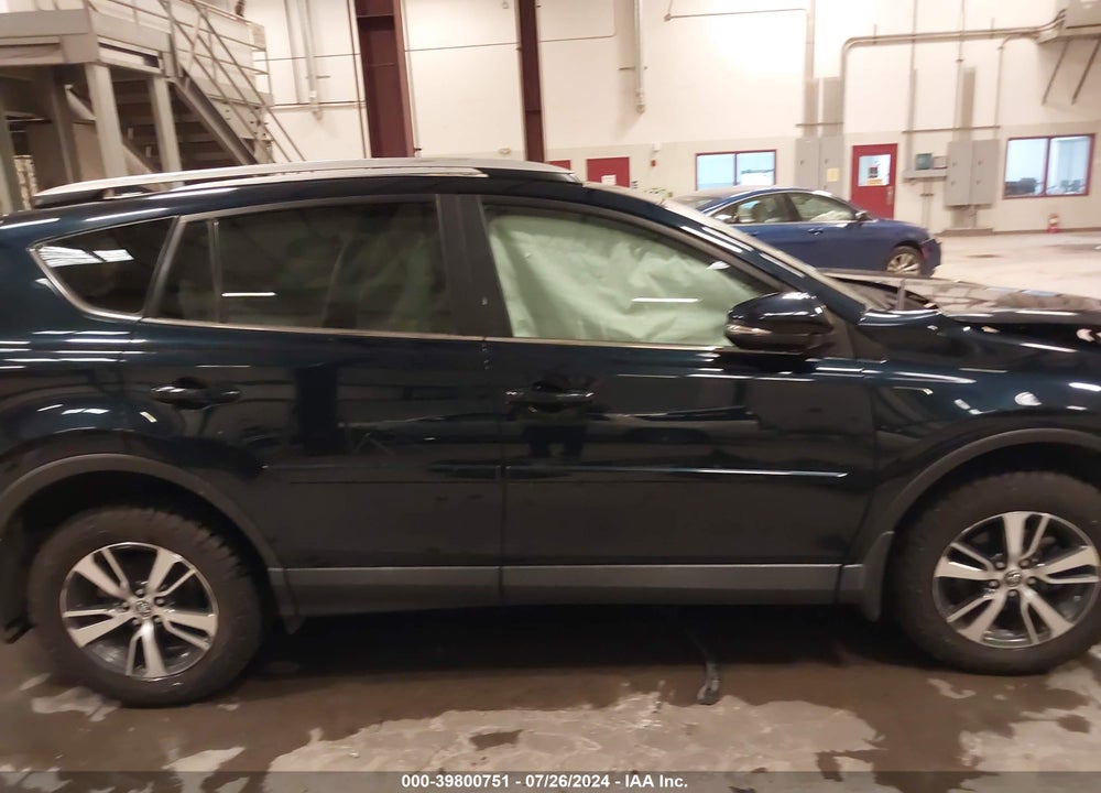 2017 TOYOTA RAV4 XLE VIN: 2T3RFREVXHW664196