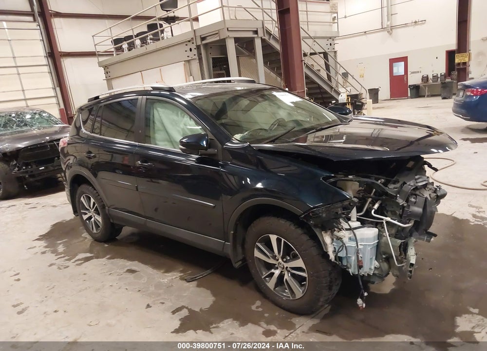 2017 TOYOTA RAV4 XLE VIN: 2T3RFREVXHW664196