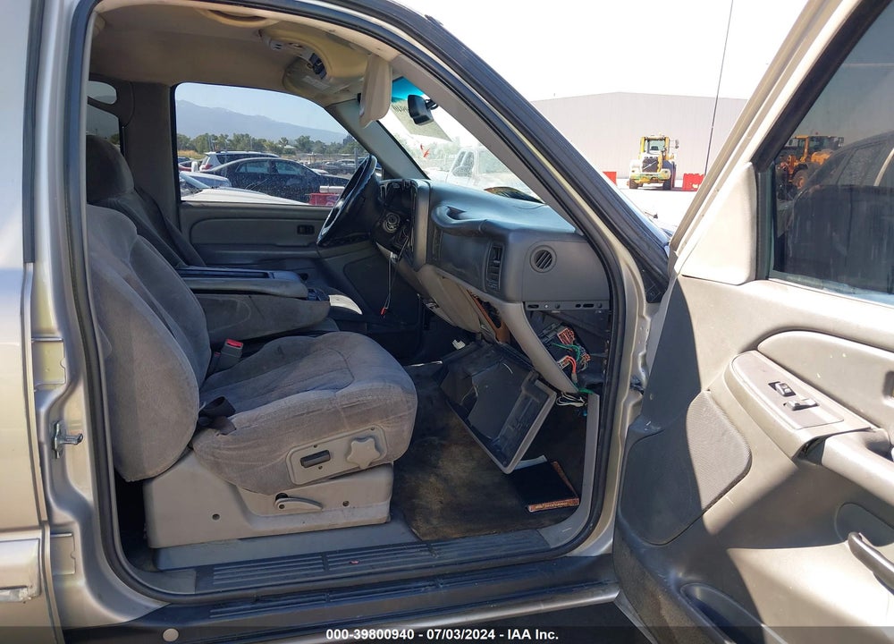 2005 CHEVROLET SUBURBAN 1500 LS VIN: 3GNEC16ZX5G135182
