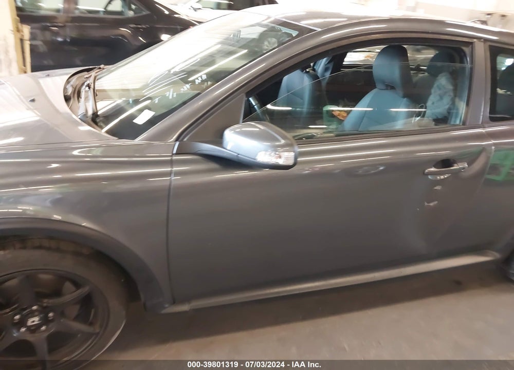 2013 VOLVO C30 T5/T5 PLATINUM/T5 PREMIER/T5 PREMIER PLUS/T5 R-DESIGN/T5 R-DESIGN PLATINUM/T5 R-DESIGN PREMIER VIN: YV1672MK9D2307166