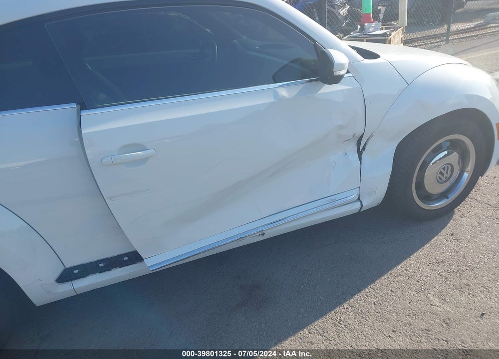 2019 VOLKSWAGEN BEETLE 2.0T SE VIN: 3VWJD7ATXKM715312