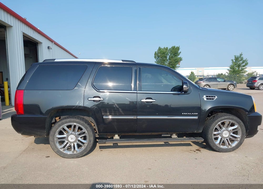 2011 CADILLAC ESCALADE PLATINUM EDITION VIN: 1GYS4DEF4BR146637