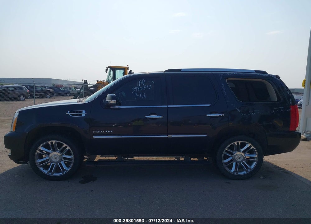 2011 CADILLAC ESCALADE PLATINUM EDITION VIN: 1GYS4DEF4BR146637