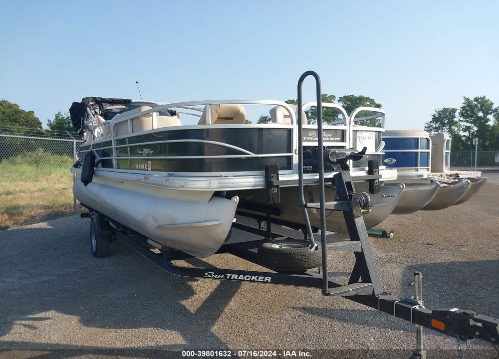 2017 SUNTRACKER OTHER VIN: BUJ39774H617