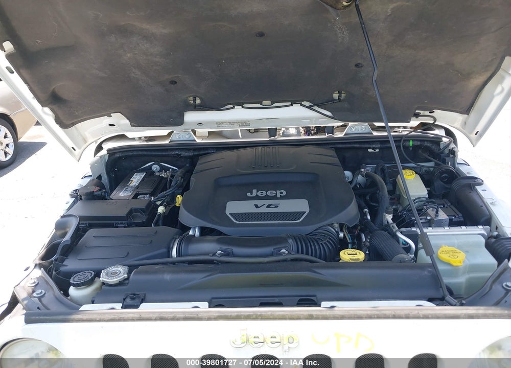 2014 JEEP WRANGLER UNLIMITED SAHARA VIN: 1C4BJWEG2EL286065