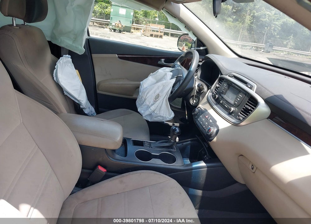 2016 KIA SORENTO 2.4L LX VIN: 5XYPGDA35GG051217