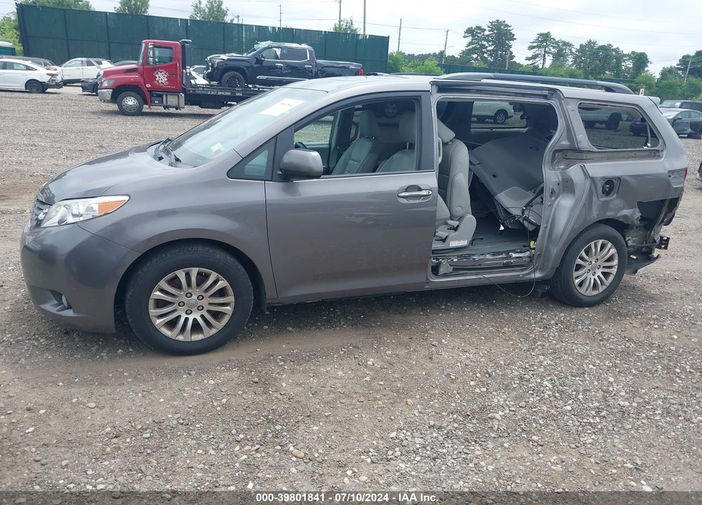 2017 TOYOTA SIENNA XLE 8 PASSENGER VIN: 5TDYZ3DC7HS853468